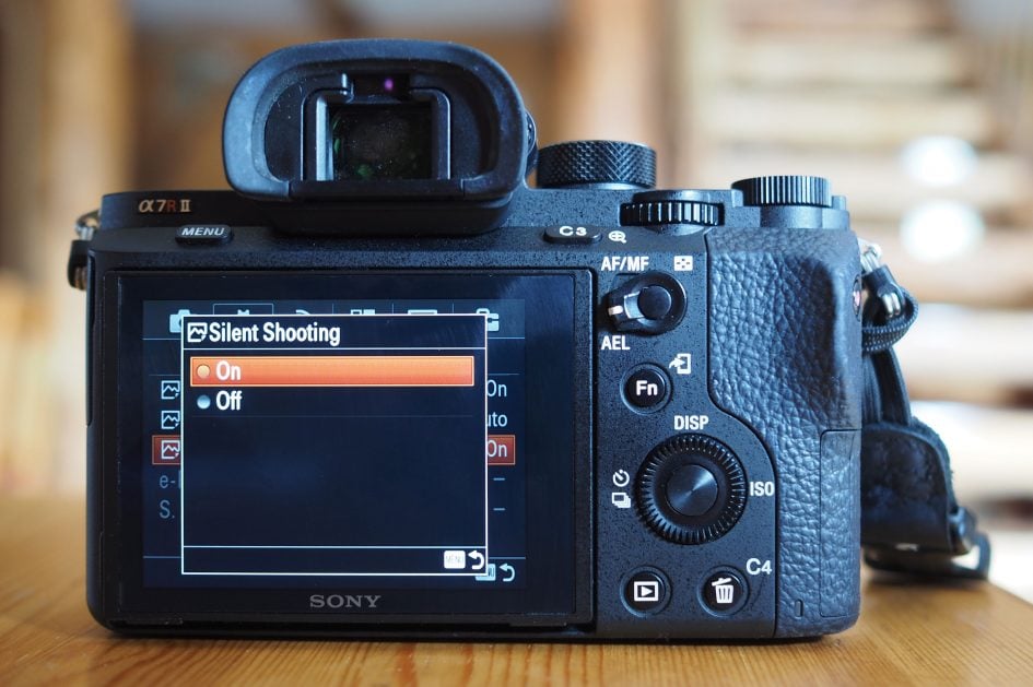 sony-a7r-ii-screen-silent-full