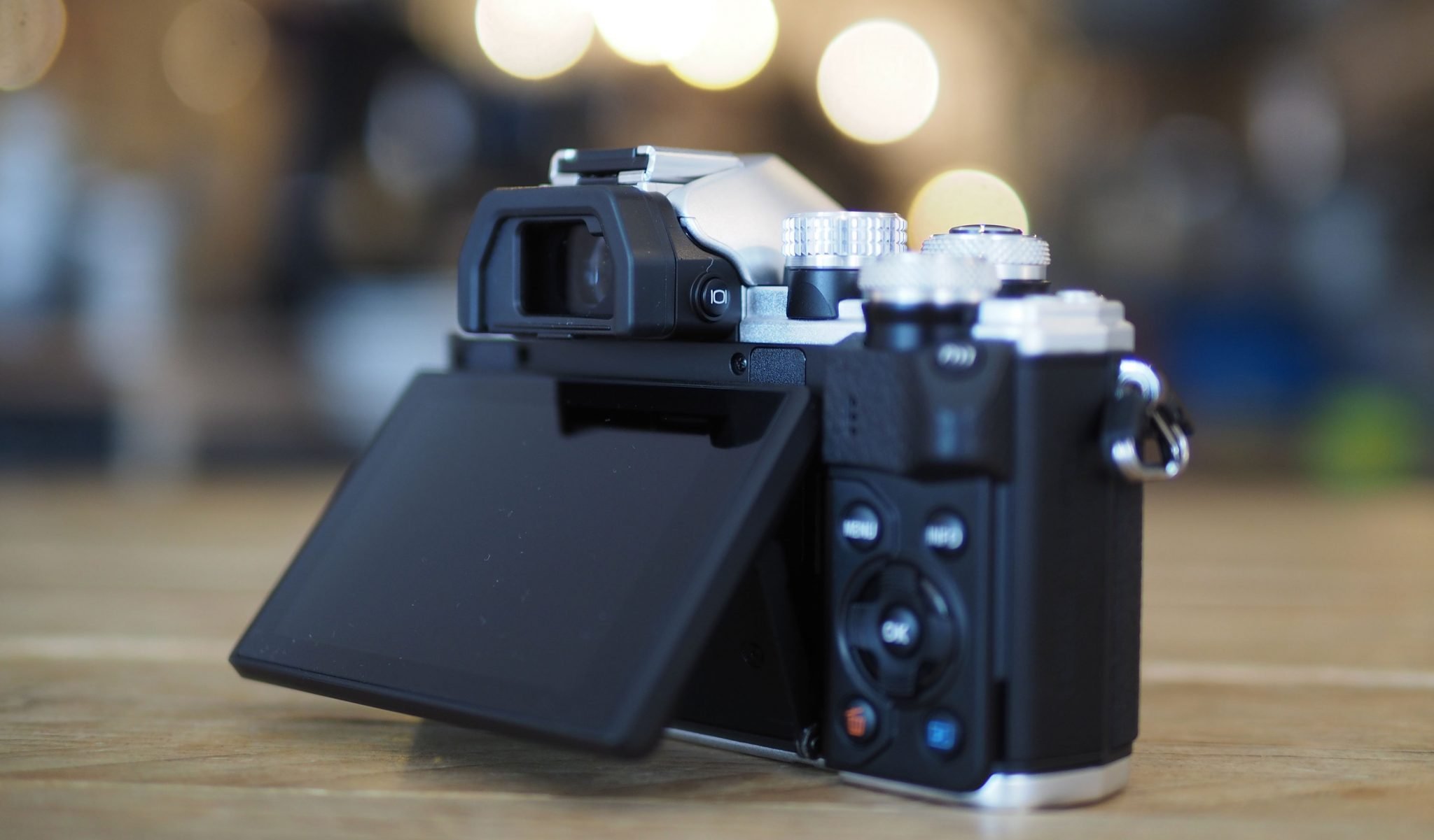 OLYMPUS OMD EM10　mark2 Olympus OM-D E-M10 Mark II review: Small and powerful, the E