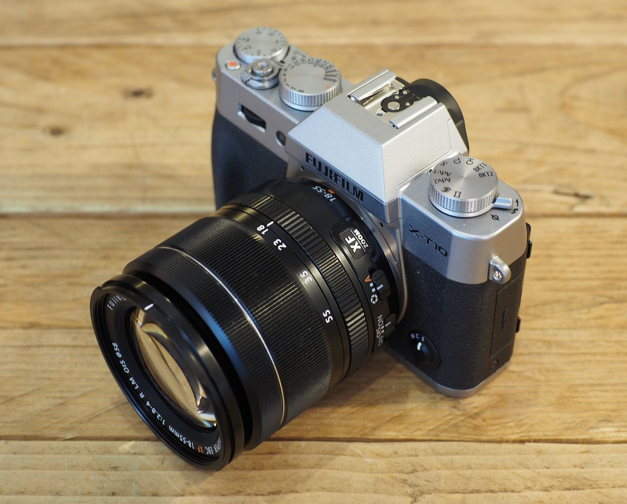 FUJIFILM XT10 美品‼️ 富士フイルム X-T10 ﾎﾞﾃﾞｨ ﾌﾞﾗｯｸ【1630万画素】 ミラーレス一眼