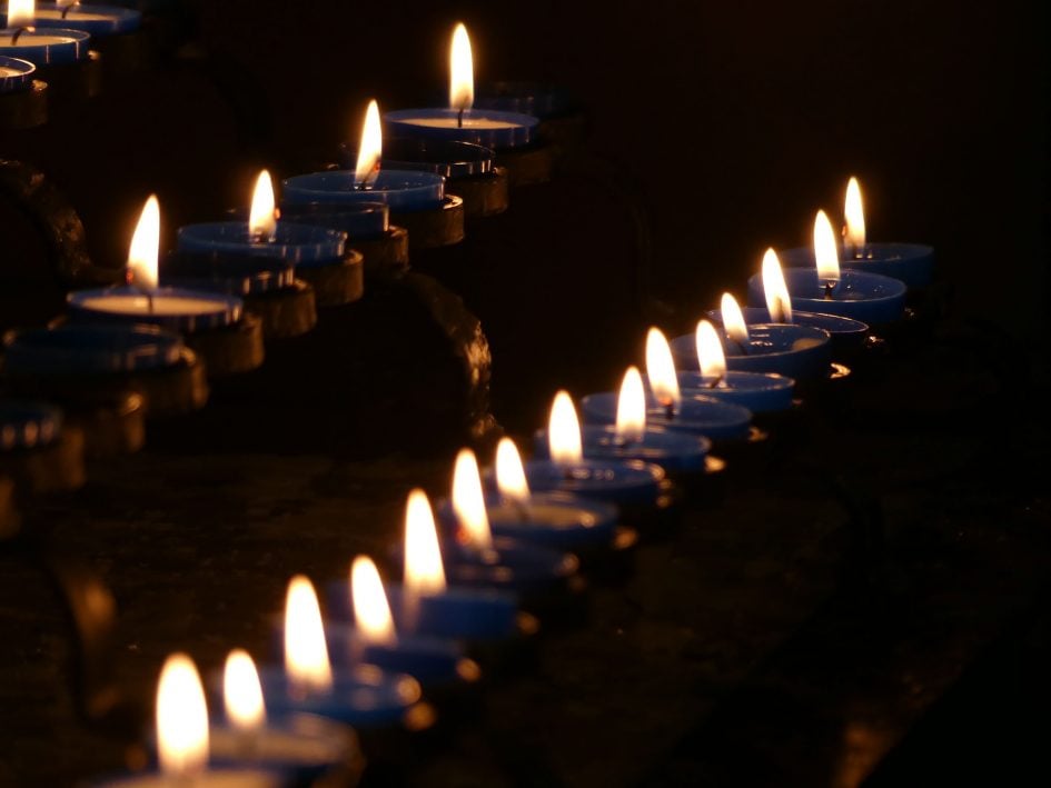 lumix_fz330_post_focus_candles_02_3000px