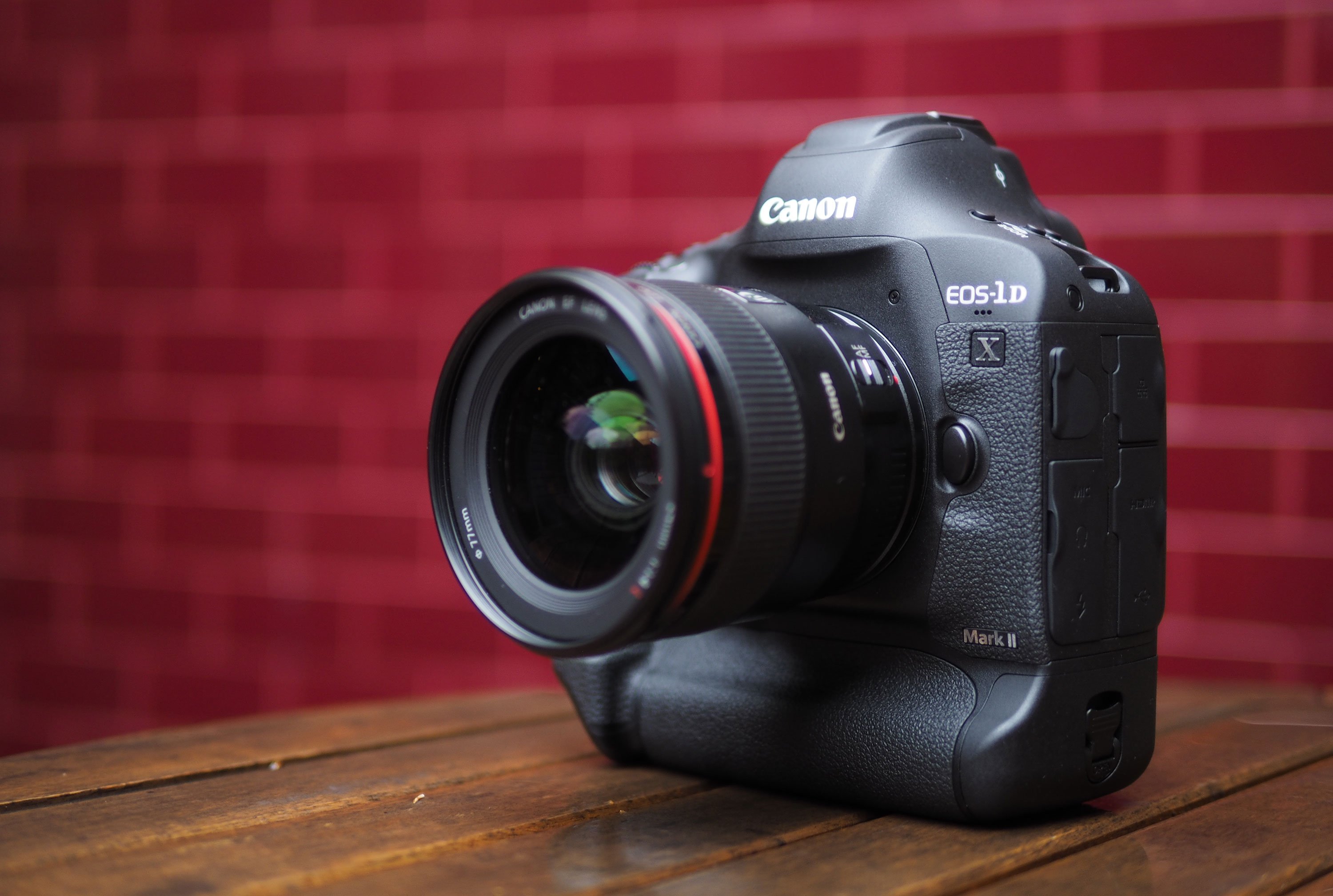  Canon EOS 1Dx  Mark II preview Cameralabs