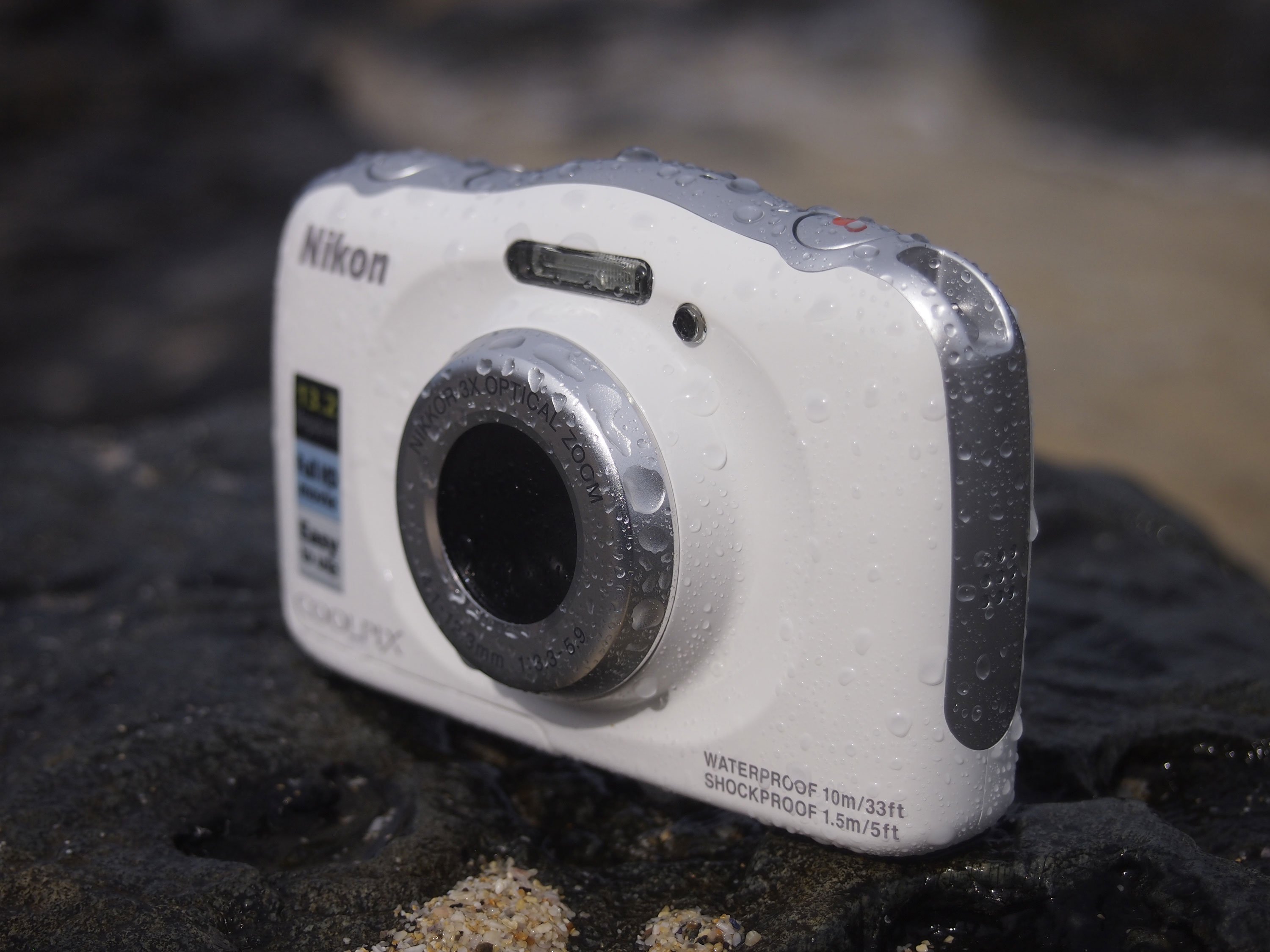 Fantasierijk zegen Fractie Nikon COOLPIX S33 review | Cameralabs
