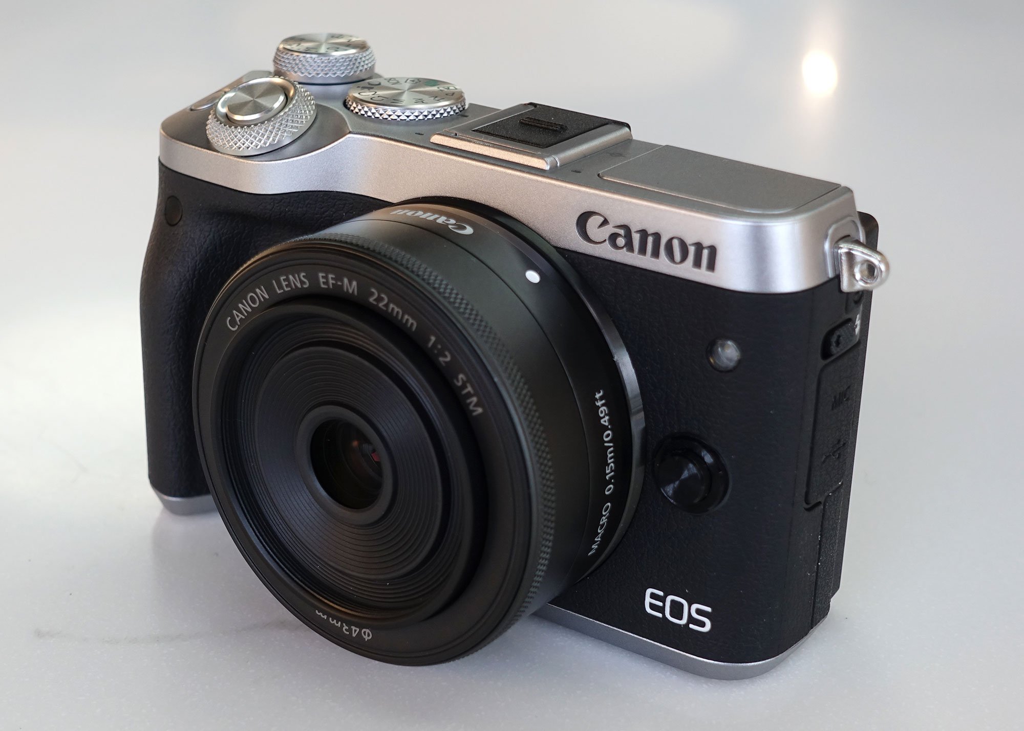 canon_m6_front_2000