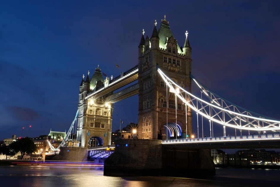 Fujifilm-23mm-f2-tower-bridge