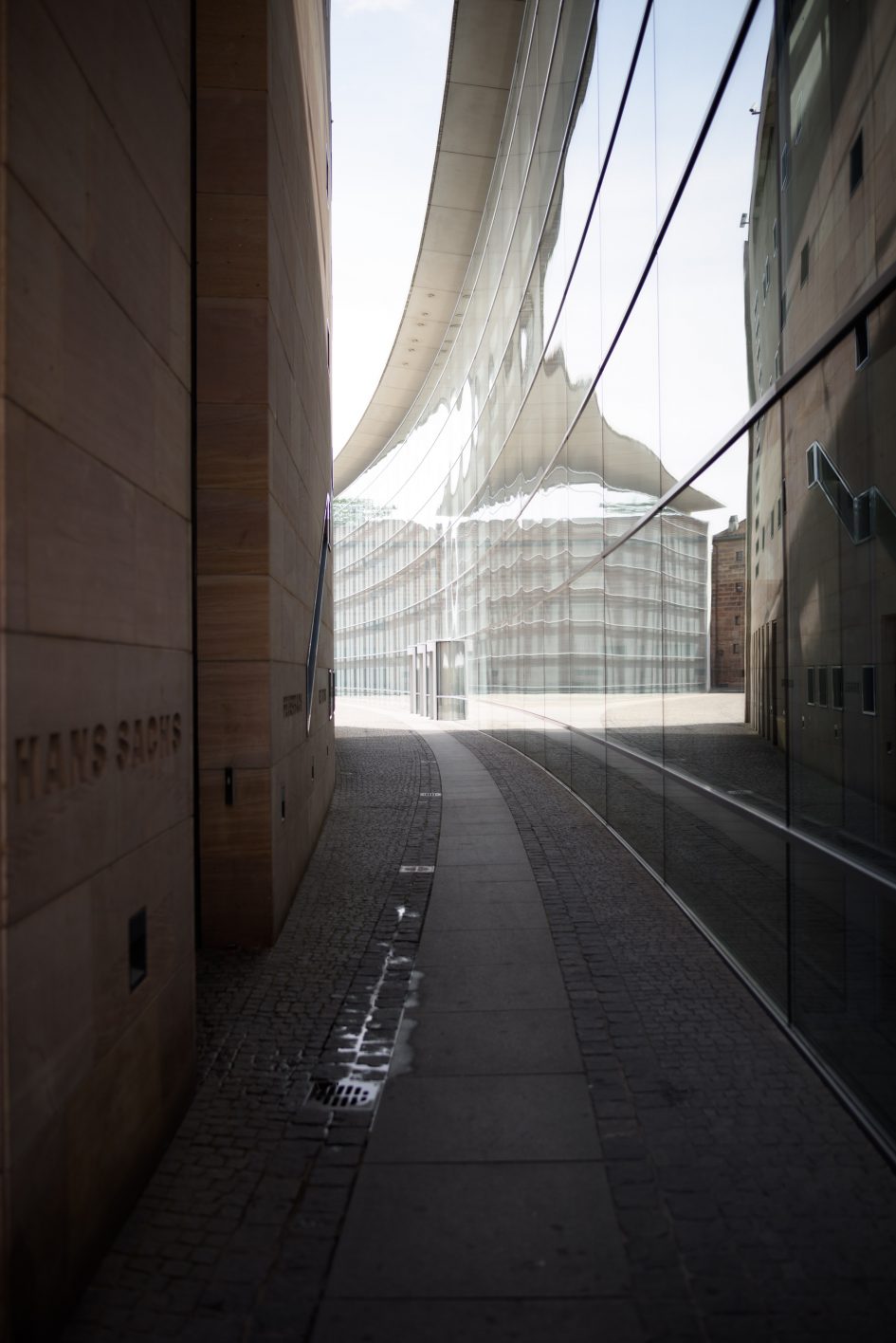 Nikon_28f1-4_f1-4_28033