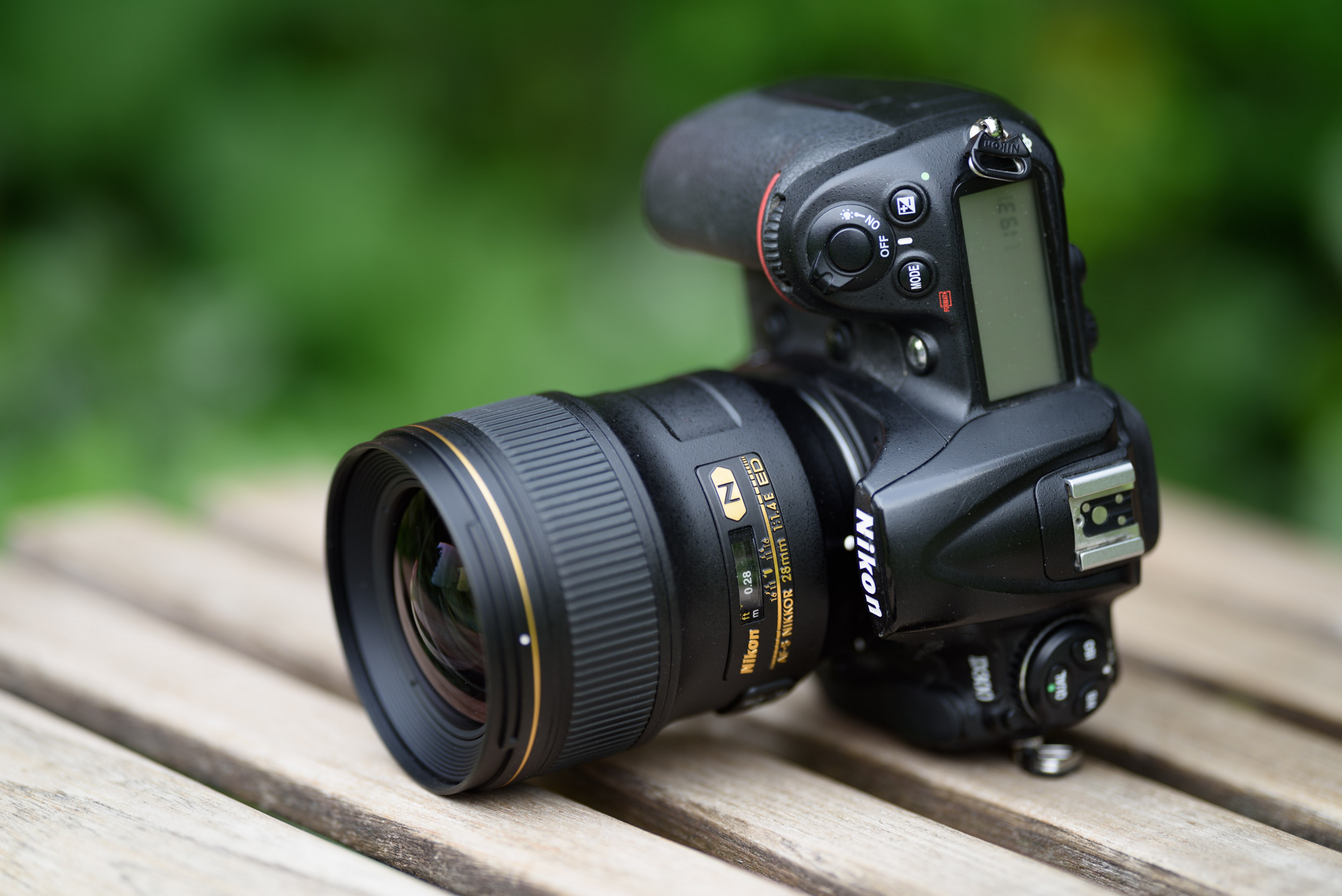 Nikon (ニコン) AF NIKKOR 28mm F1.4 D 61X6lABsWHL._UF350,350_QL50_.jpg