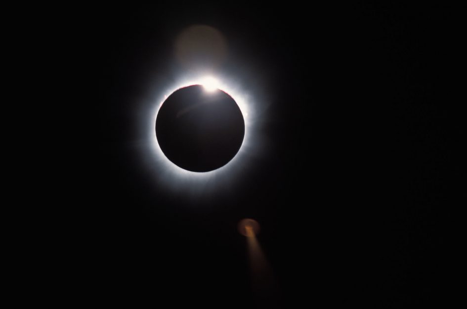 solar-eclipse-2001-diamond-ring