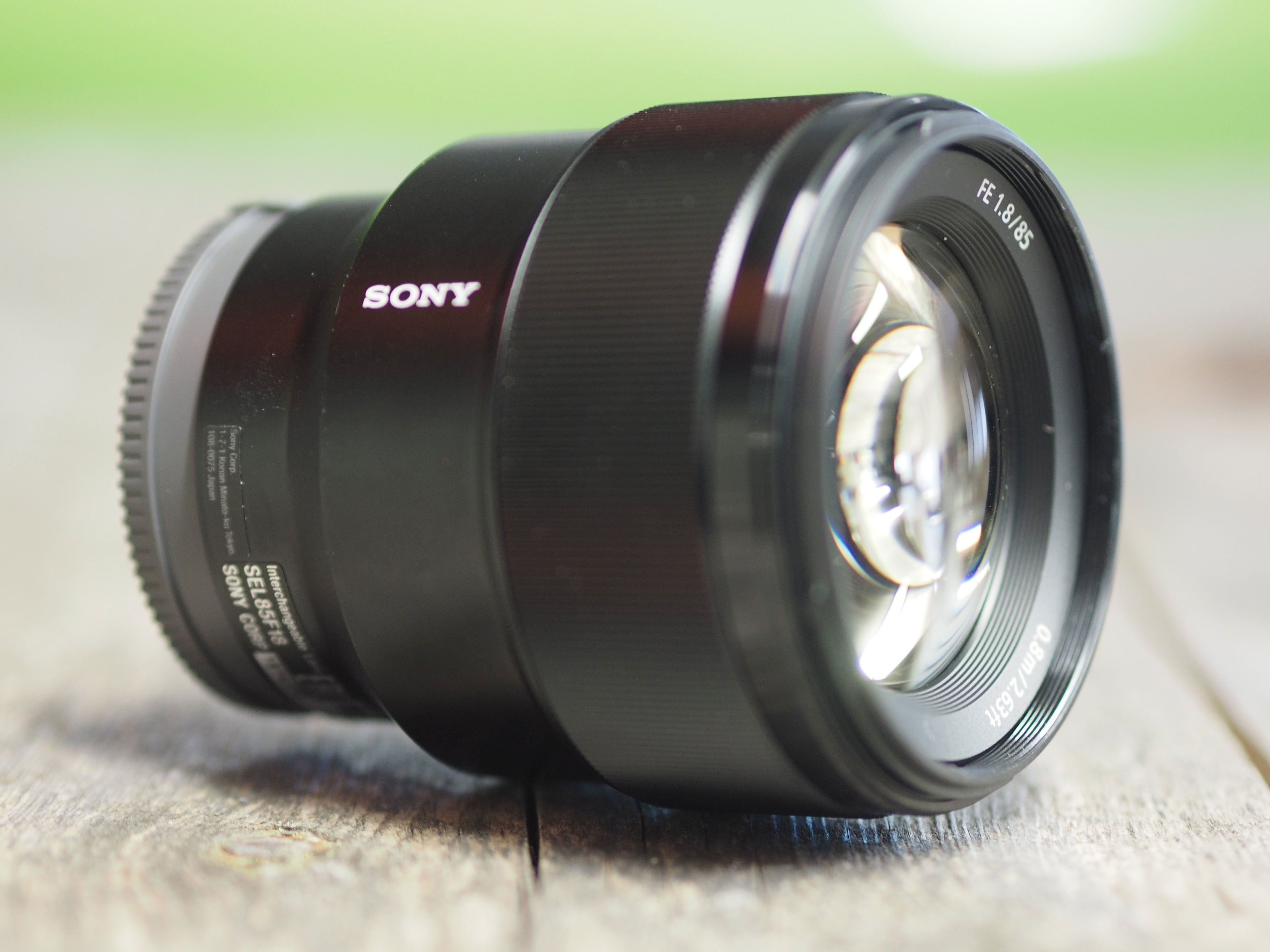 Sony-fe-85mm-f1-8-hero1