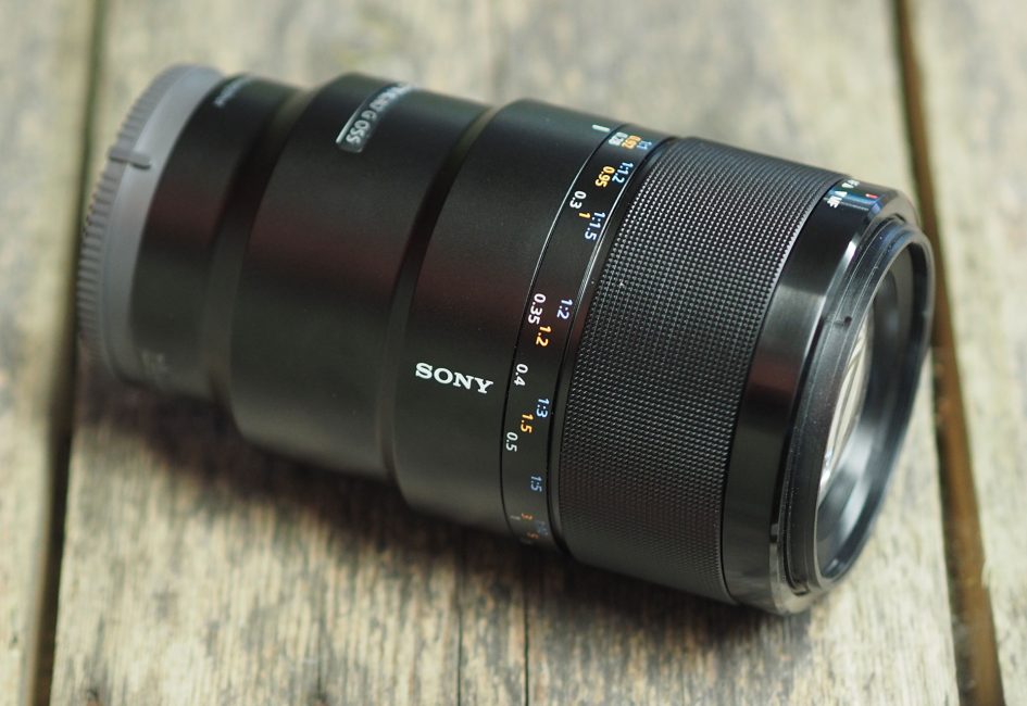 Sony-fe-90mm-f2-8-macro-hero5