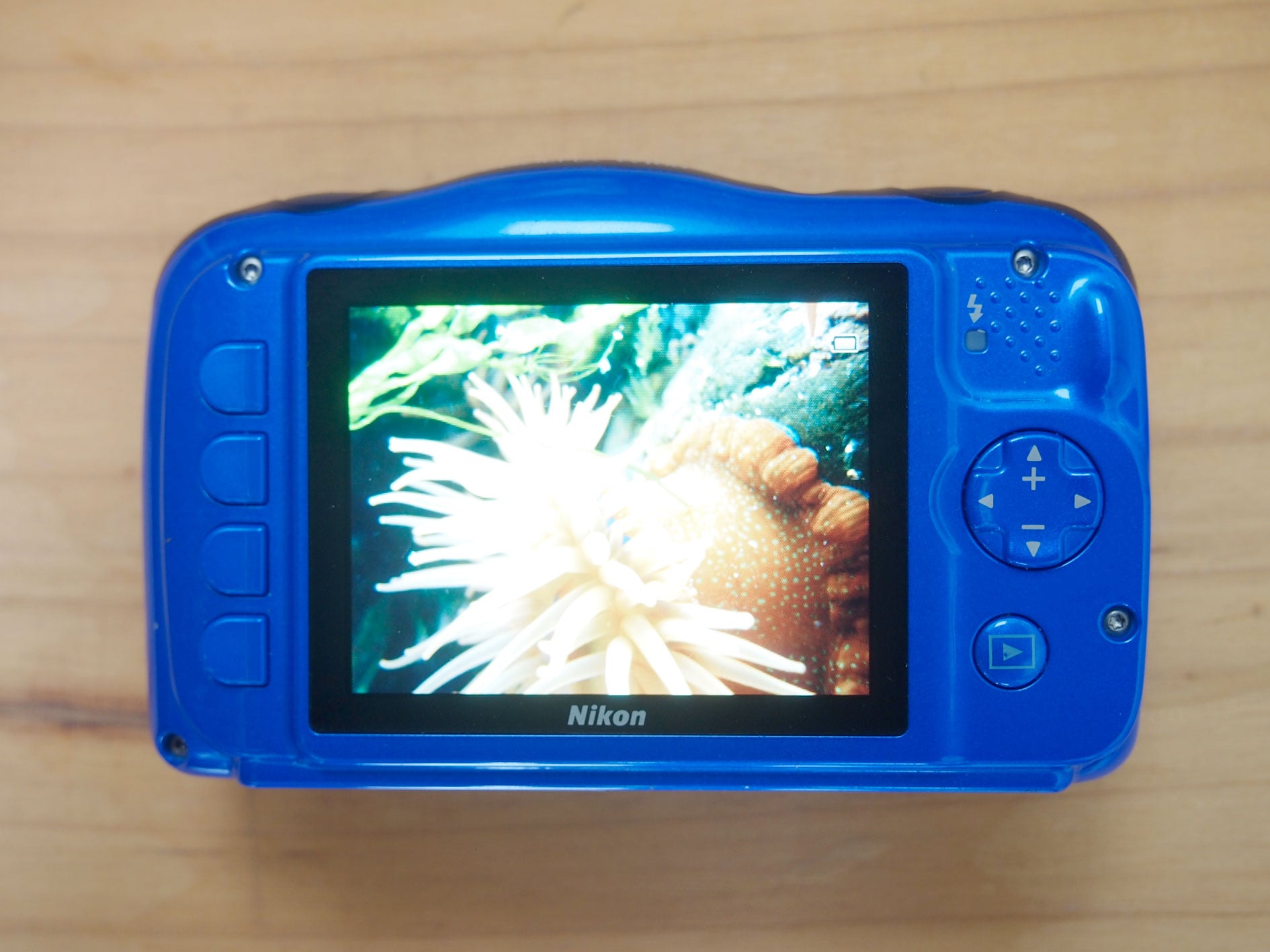 nikon_w100_back_1890px.jpg