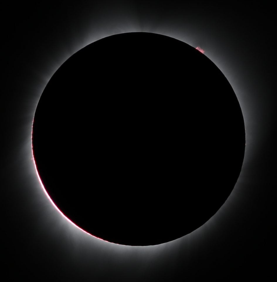 total-solar-eclipse-2017-prominences-cropped-IMG_1534