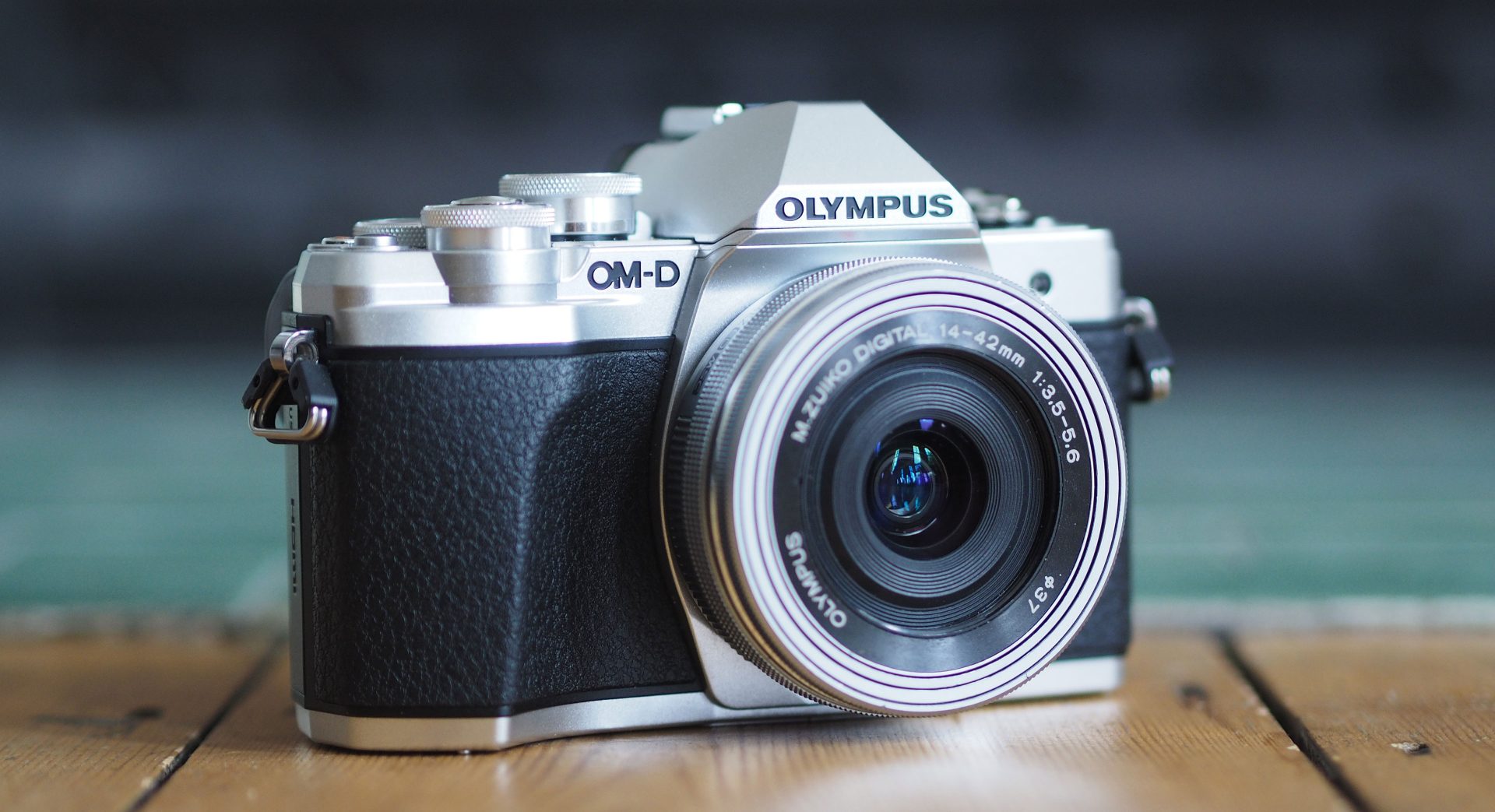 Staffa A L Con Rilascio Rapido Per Olympus OM-D E-M10 Mark III – Piastra Compatibile Arca-Swiss In Alluminio, Nera