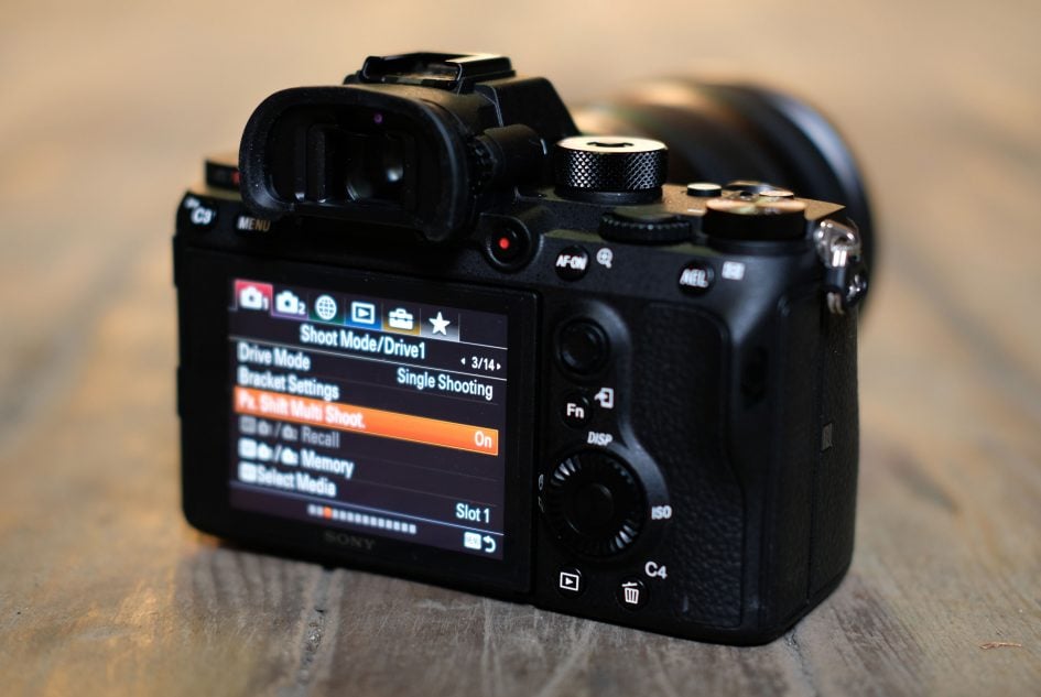 sony-a7r-iii-rear2