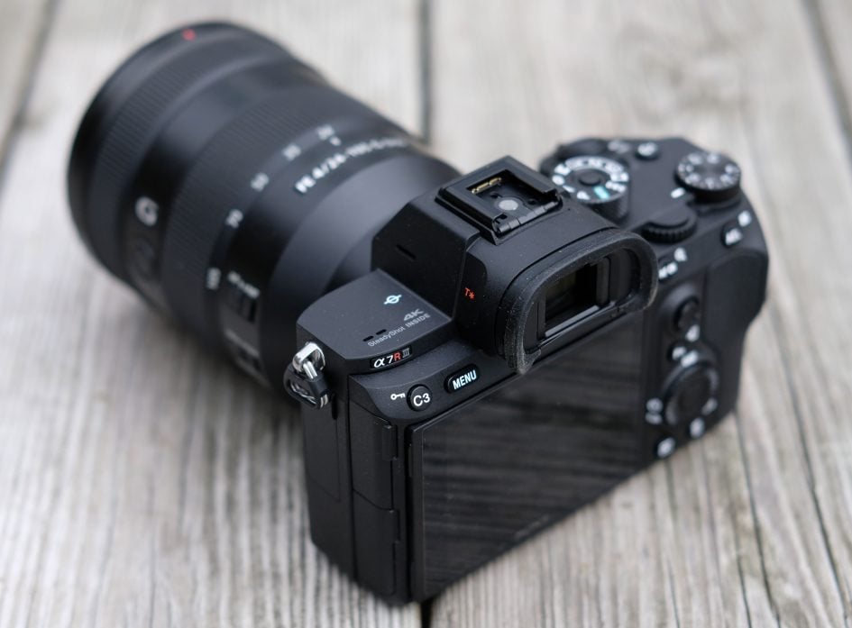 sony-a7r-iii-rear4