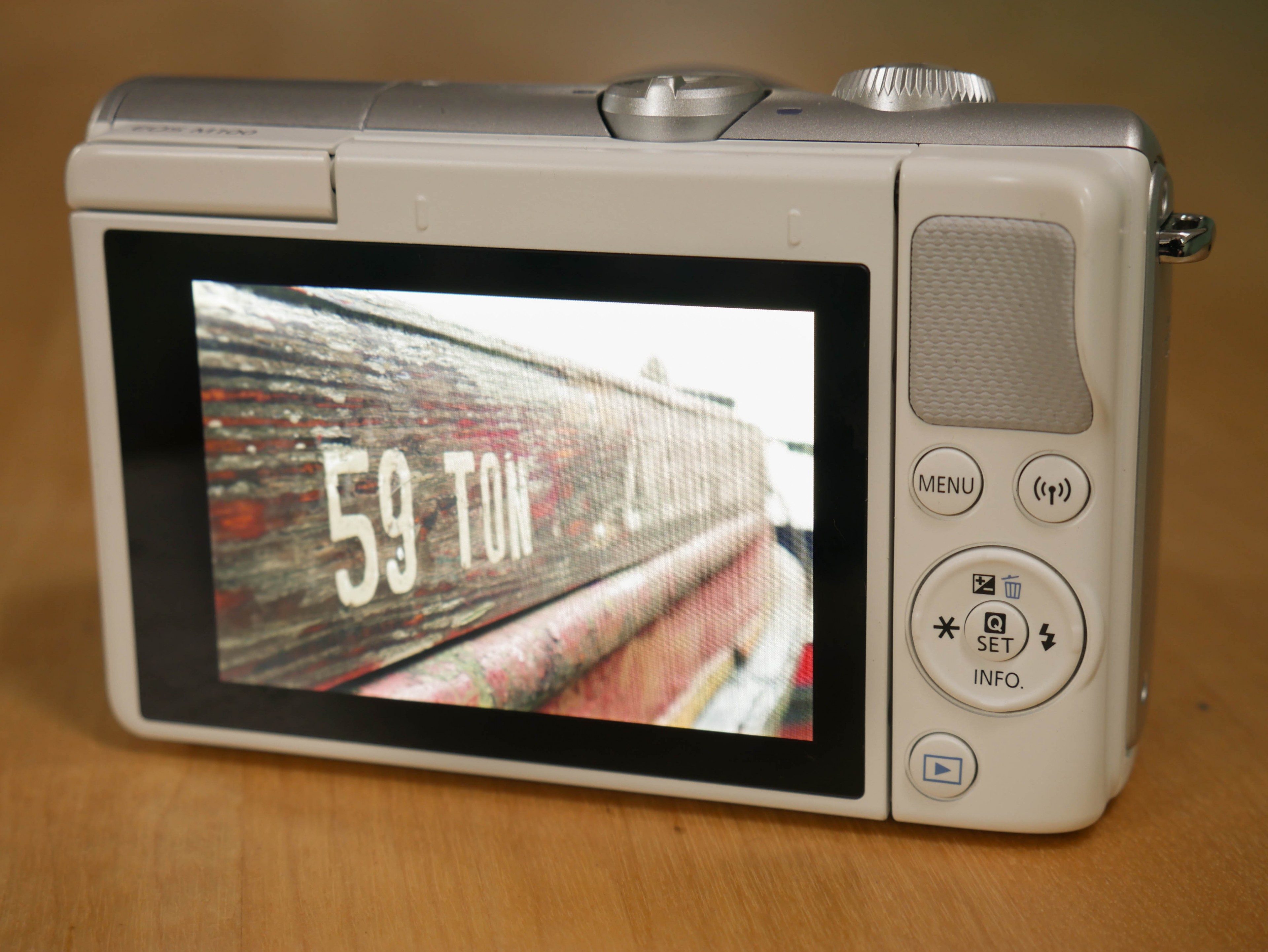 Canon EOS M100 【Wi-Fi搭載！自撮り可◎】 Canon EOS M100をレビュー【作例あり】 | MUTO-SHOKAI