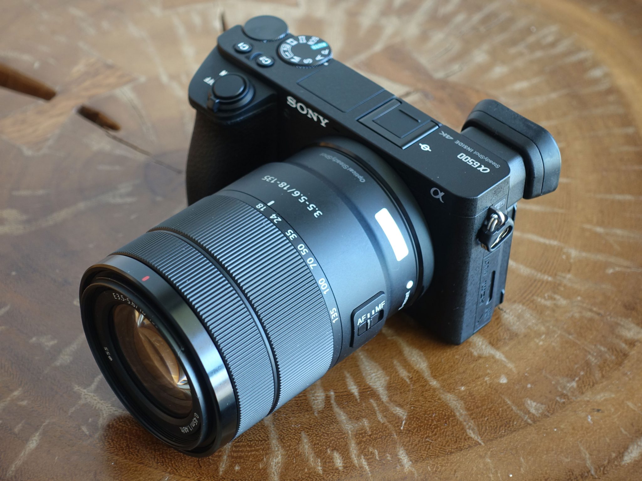 Objectif Sony E 18-135 Mm F/3.5-5.6 OSS (SEL18135) – Monture E – Parfait état – Peu Utilisé