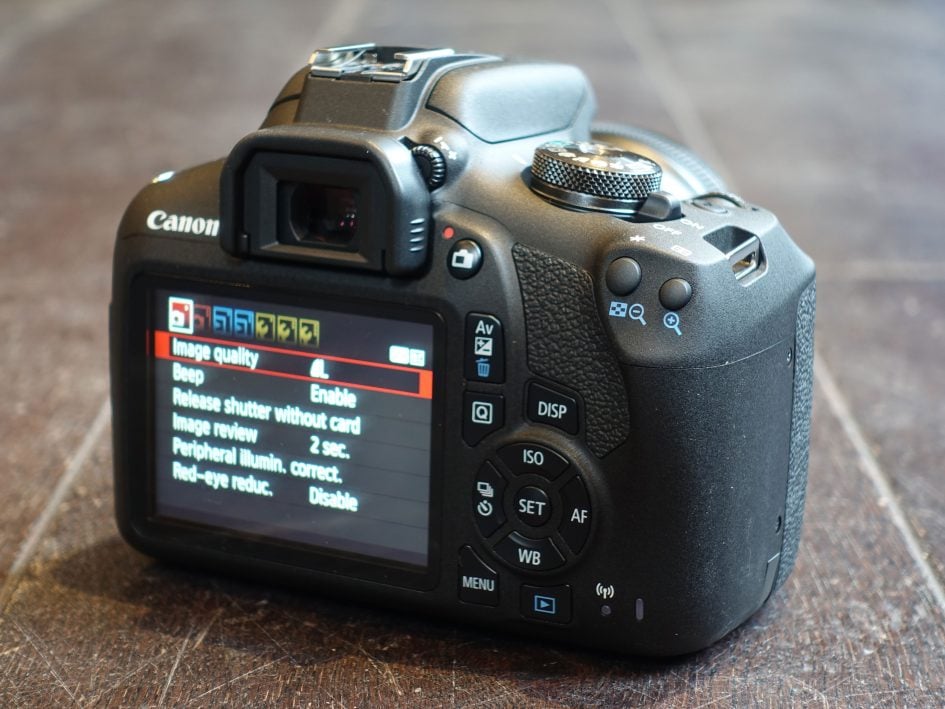 Canon EOS Rebel T7 / EOS 2000D review