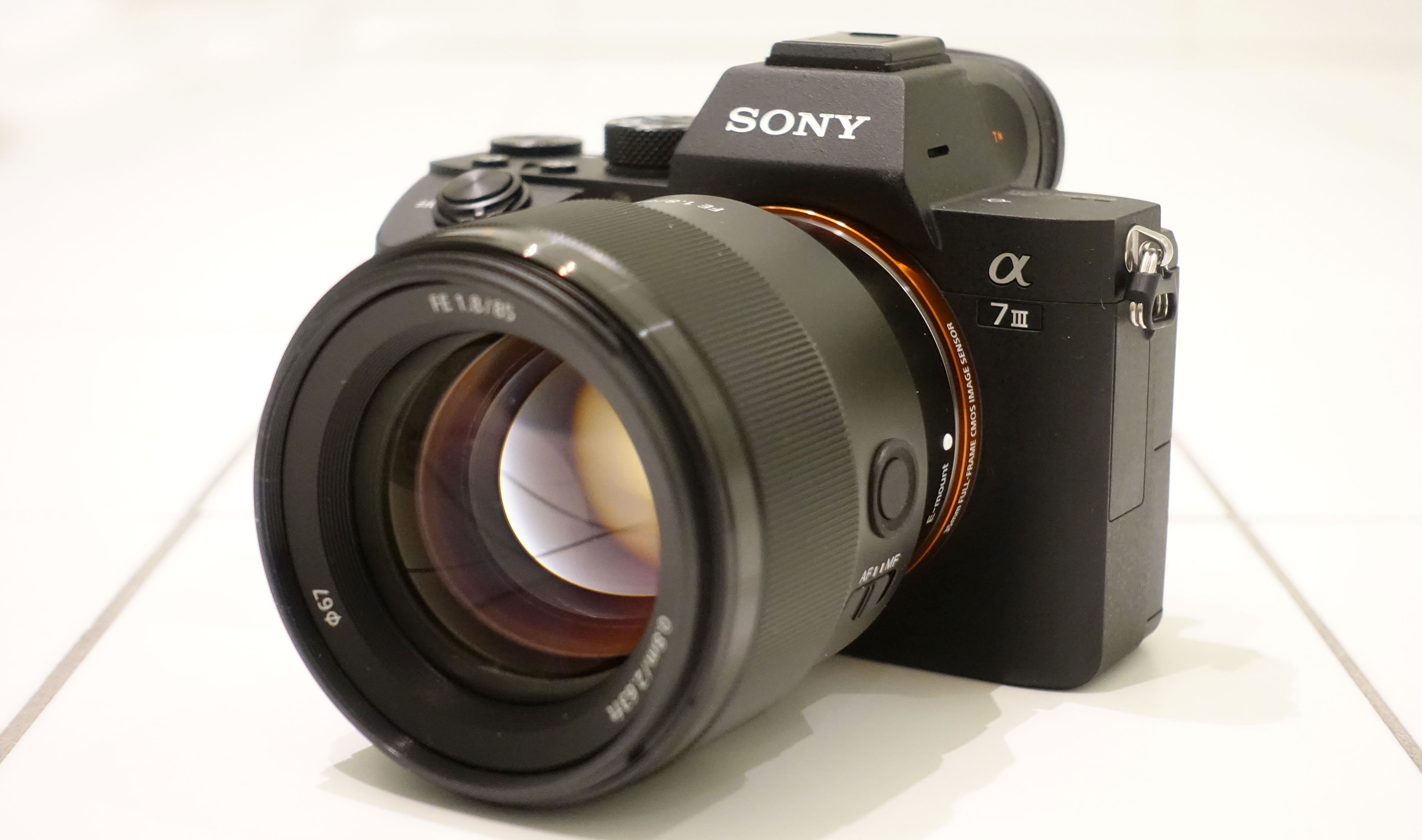 SONY - ミニクロ様 sony a7III sony-a7-iii-header1-1920x1136@