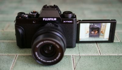 fujifilm-xt100-screen-flip