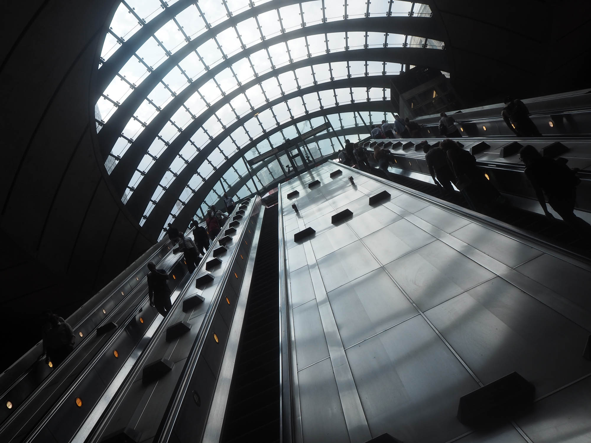 olympus_pen_epl9_escalator_2000px