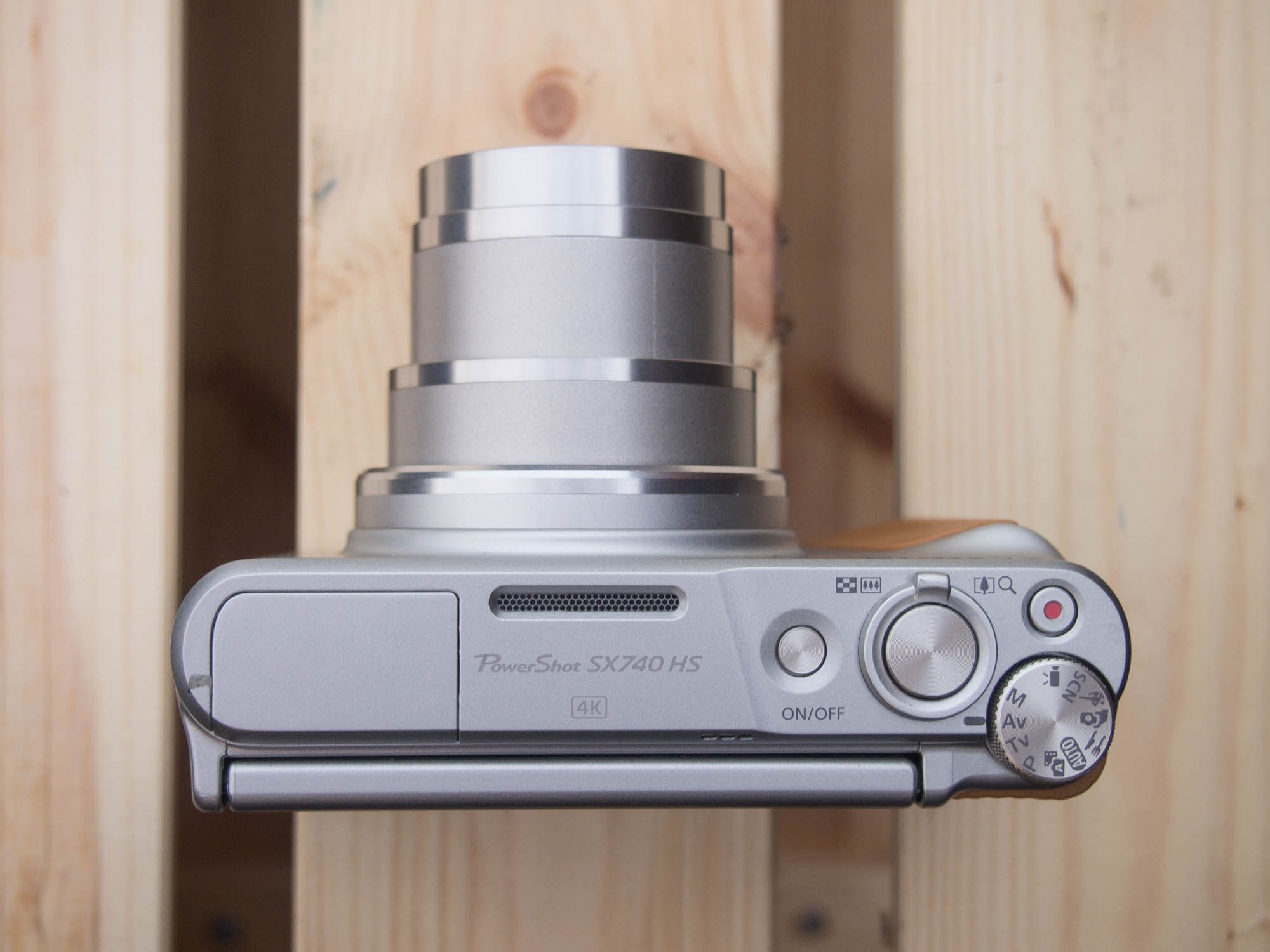 Canon_sx740hs_top_2000px.jpg