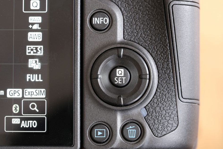 canon-eos-r-rear-controls