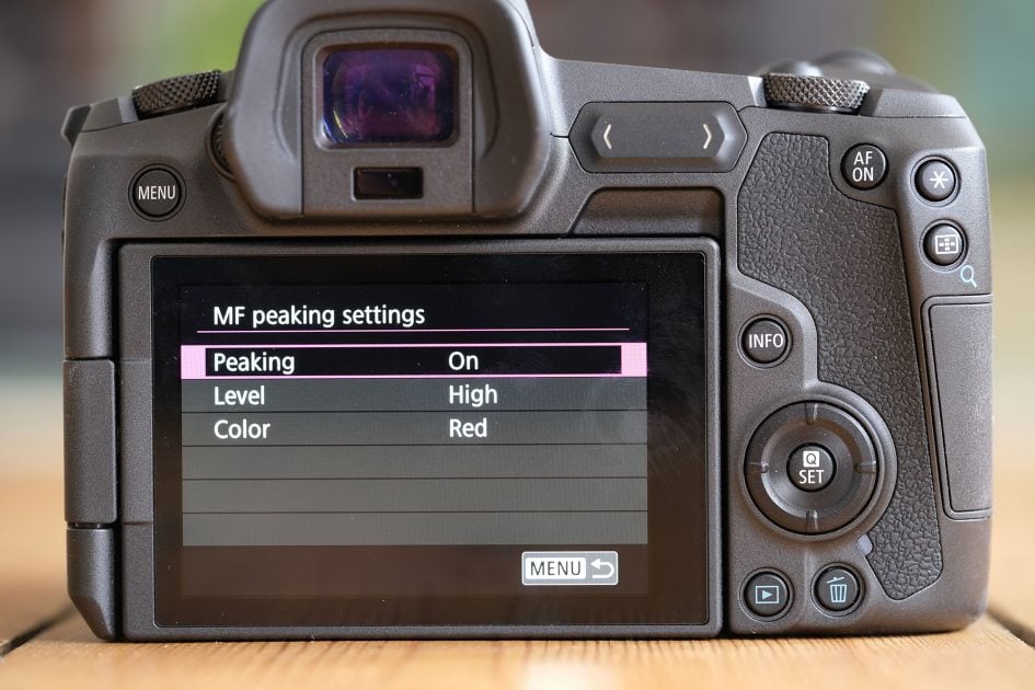 canon-eos-r-screen-mf-peaking