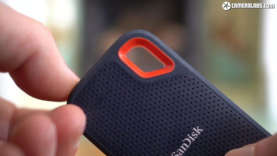 sandisk-extreme-portable-ssd-carabiner