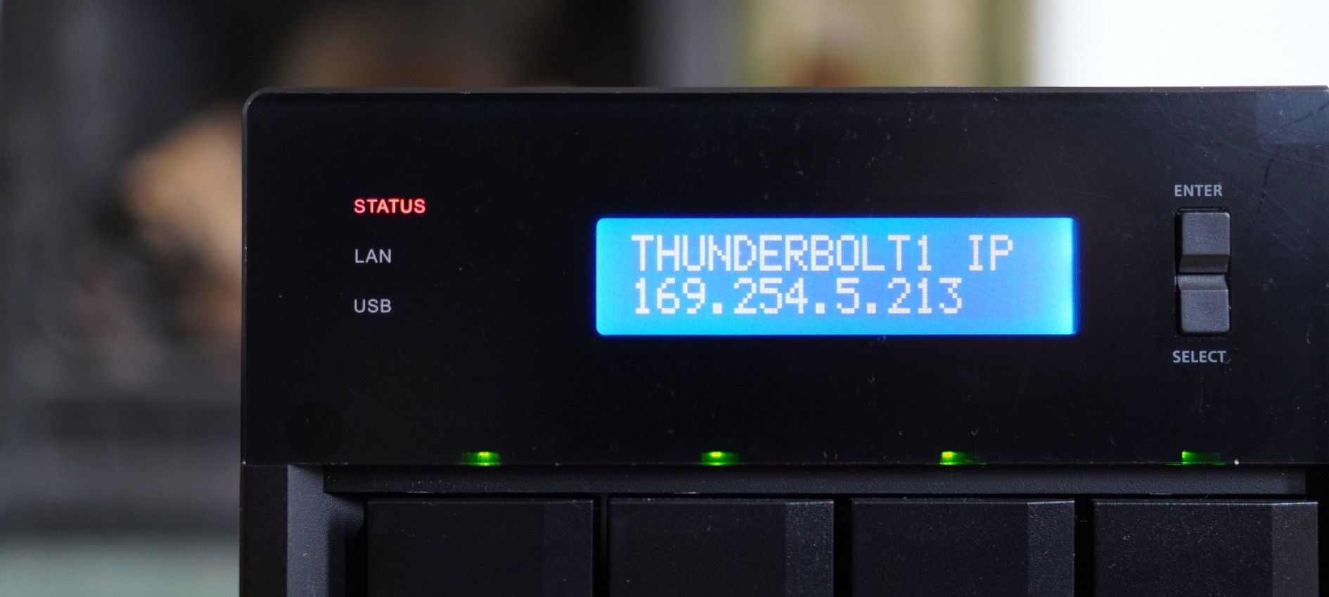 NAS QNAP TVS-472XT – Tour 4 Baies, Processeur Intel I3-8100T, 10GbE Et Thunderbolt 3, Noir