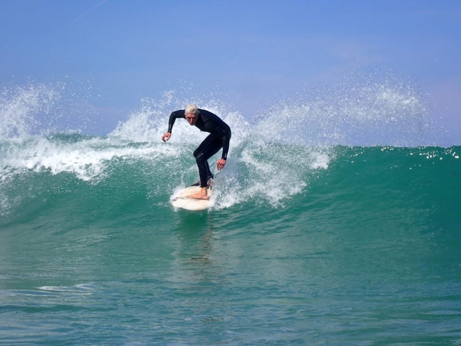 Olympus-tough-tg6-surfer