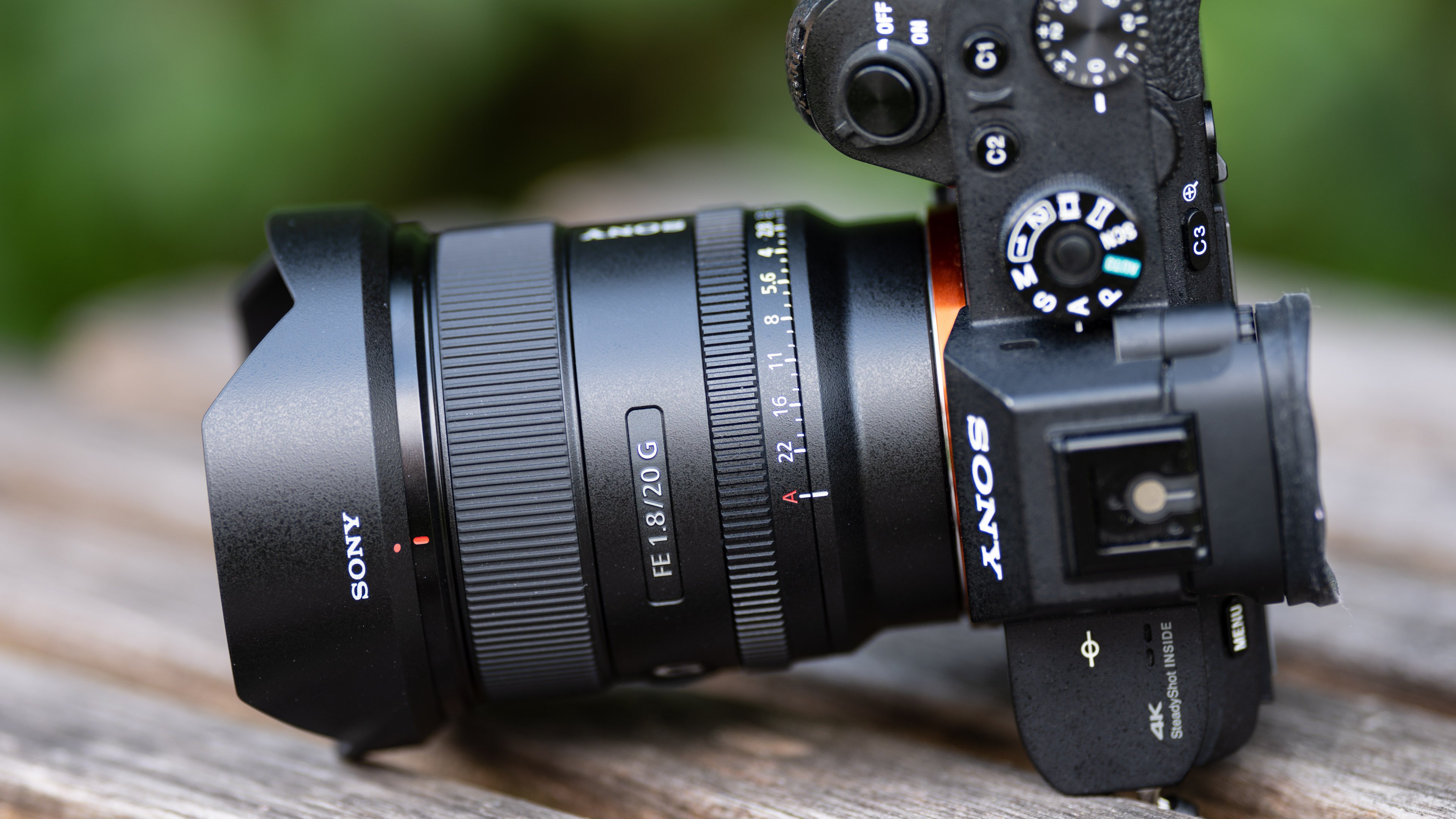 SONY　FE20mm f1.8 G Amazon.com : Sony FE 20mm F1.8 G Ultra-Wide Prime Lens