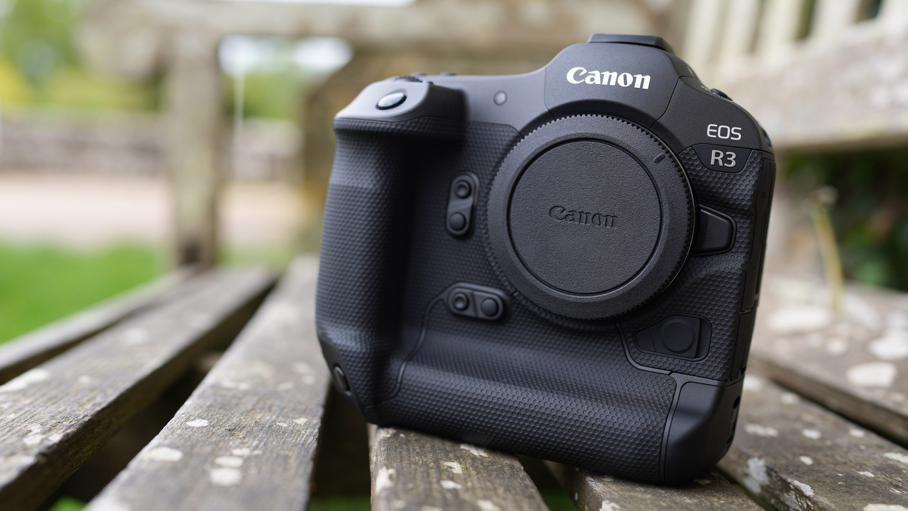 canon eos r vs canon eos r3 specs