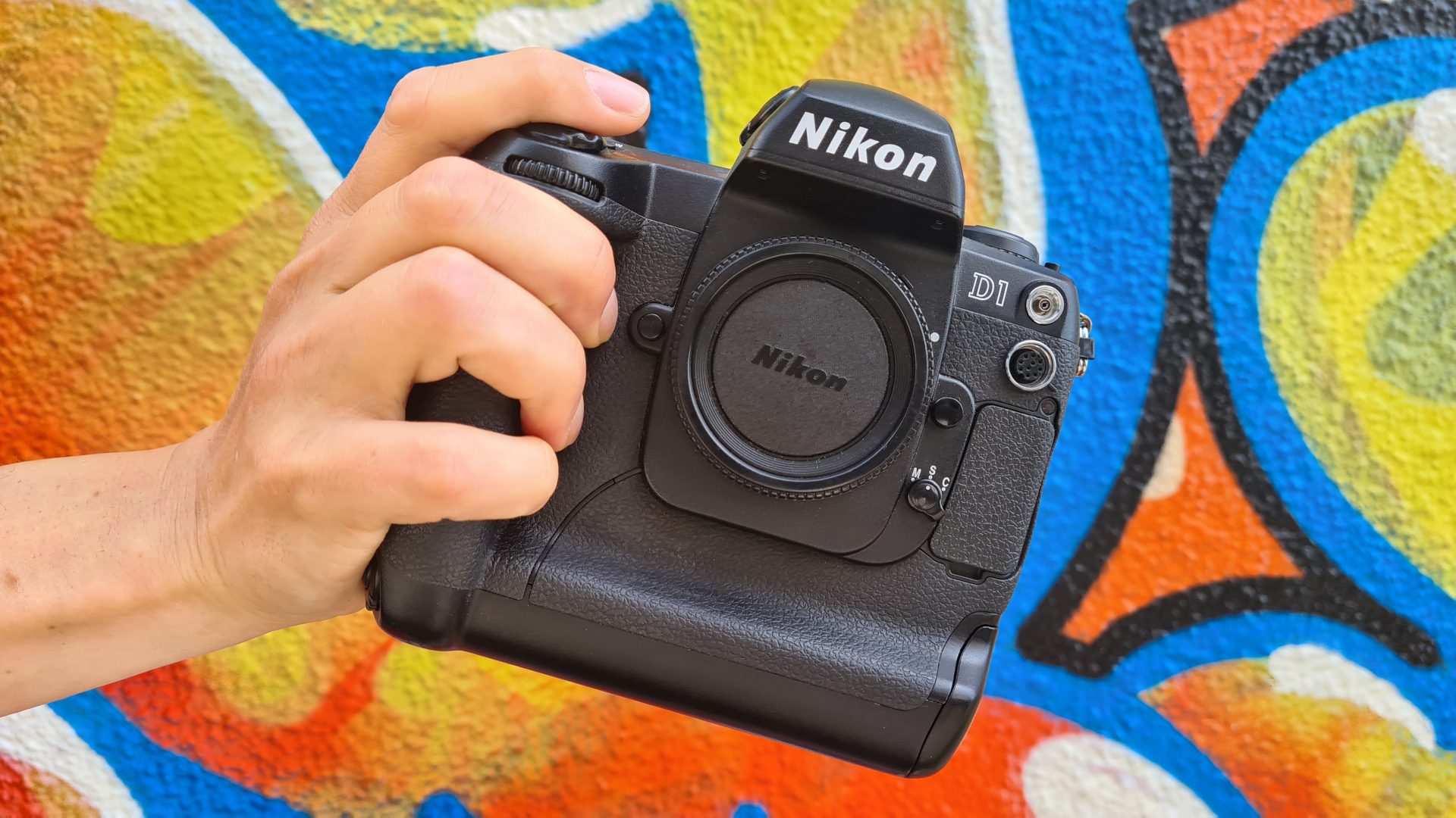 nikon-d1-header-1