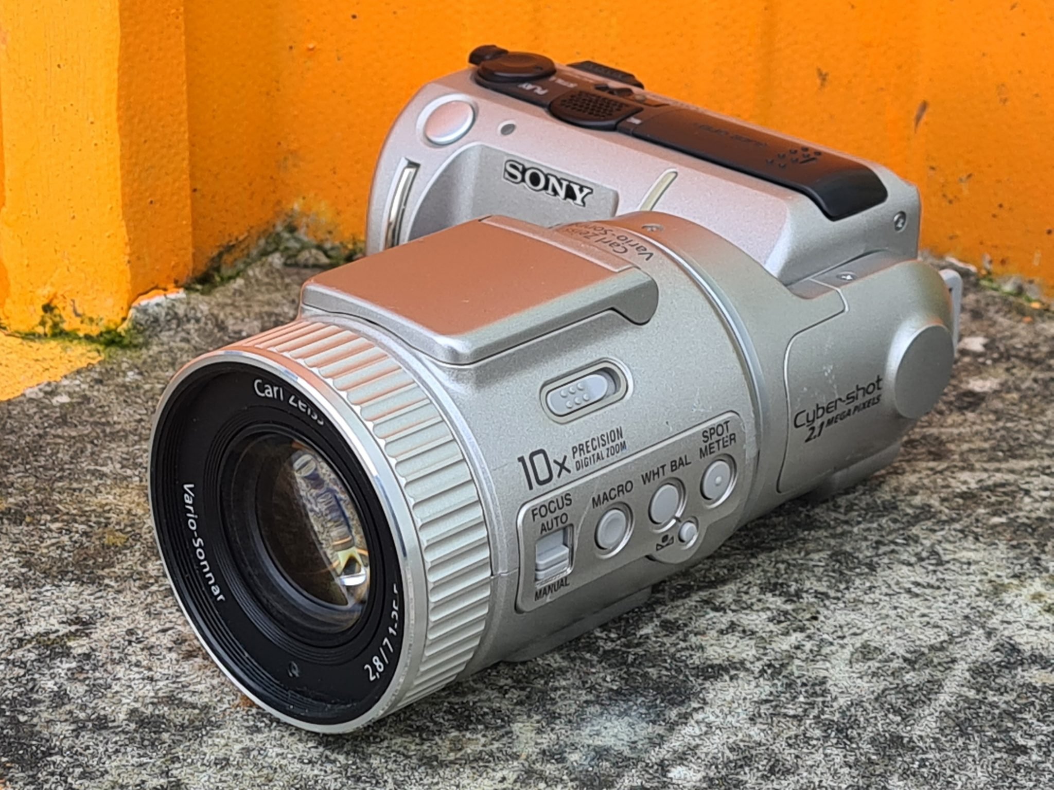 最終価格【希少品】SONY DSC-F505V Cyber-shot〈未使用〉 Sony Cyber-shot DSC-F505V 2.6MP Digital Camera - Silver for