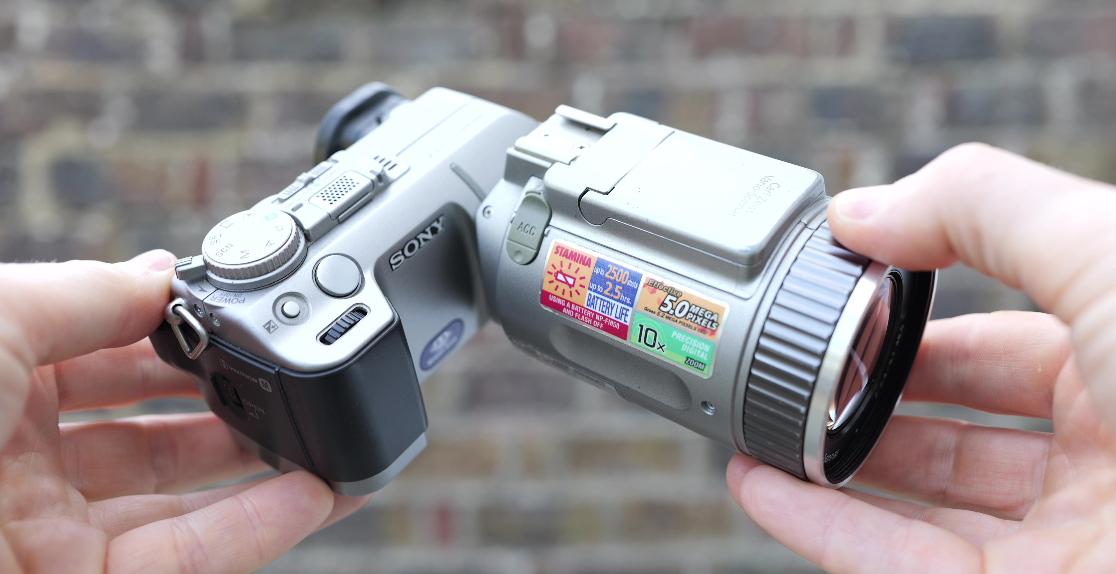 最古のSONY Cyber-shotハンディーカム メロディーステックタイプ 最古のSONY Cyber-shotハンディーカム メロディーステックタイプ