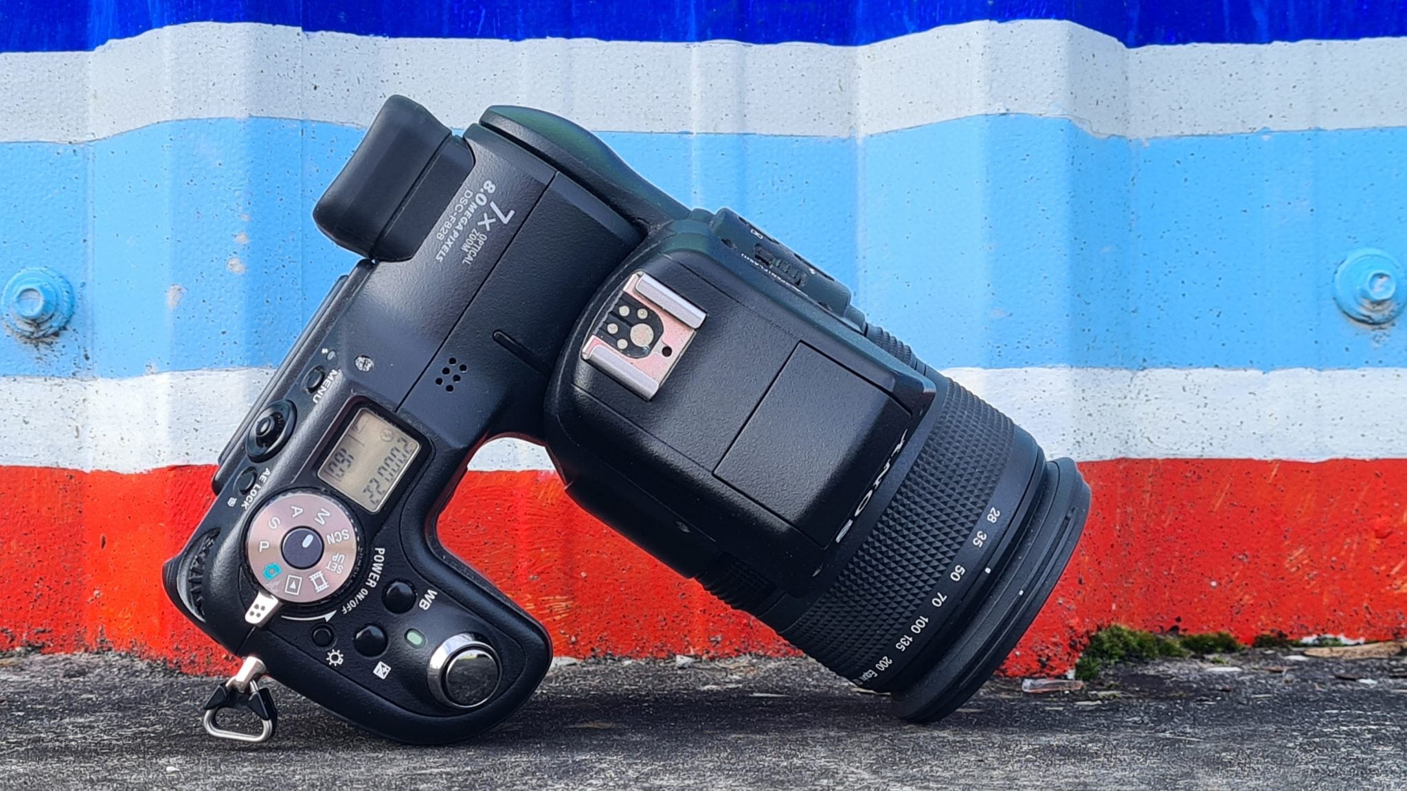 完品・元箱付きSONY Cyber-shot DSC-F828 デジタルカメラ ソニー、800万画素4色フィルタCCD搭載「サイバーショットDSC-F828