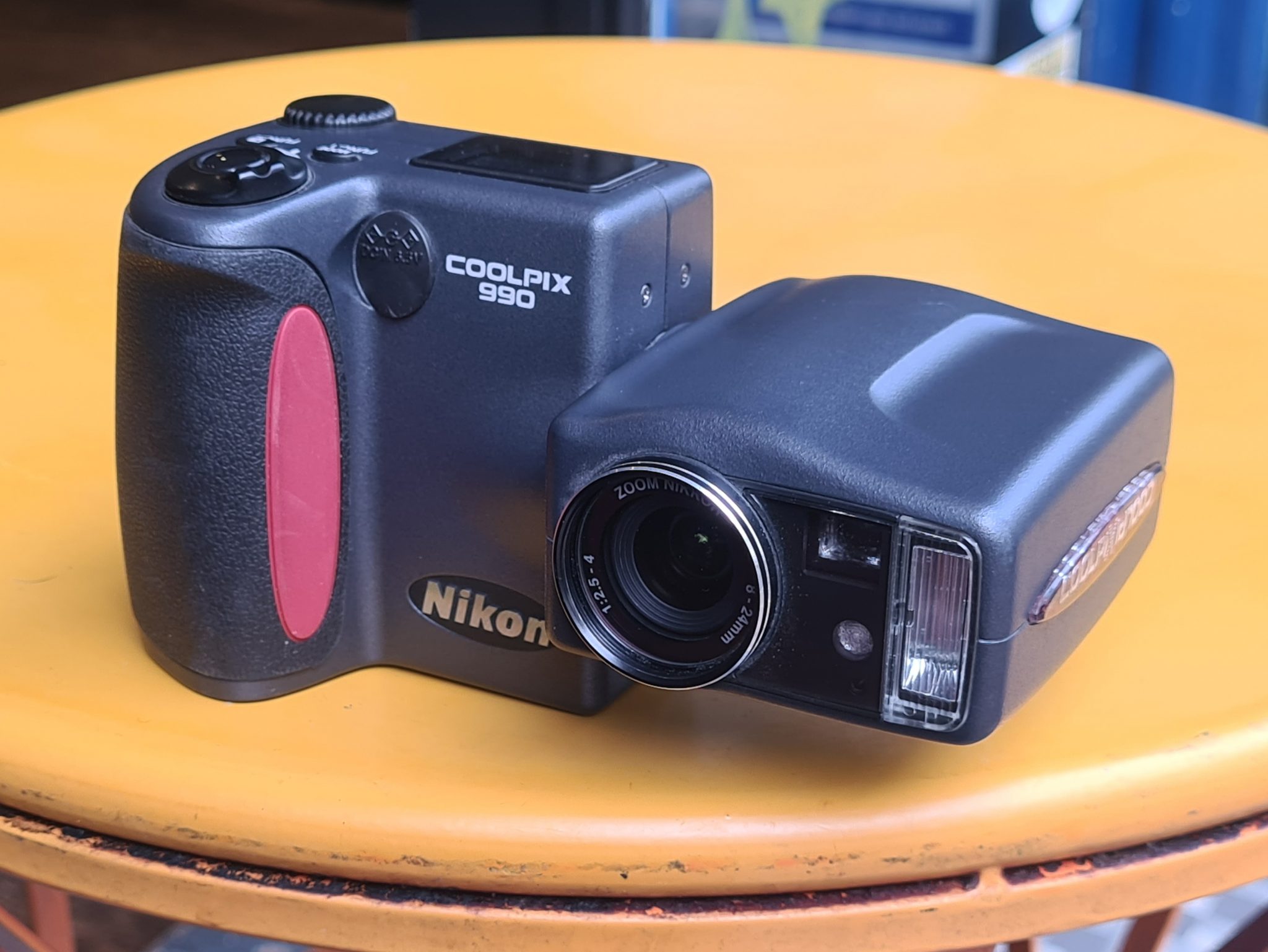 ★美品★ニコン Nikon Coolpix 990 コンパクトデジタルカメラ nikon-coolpix-990-hero-1-