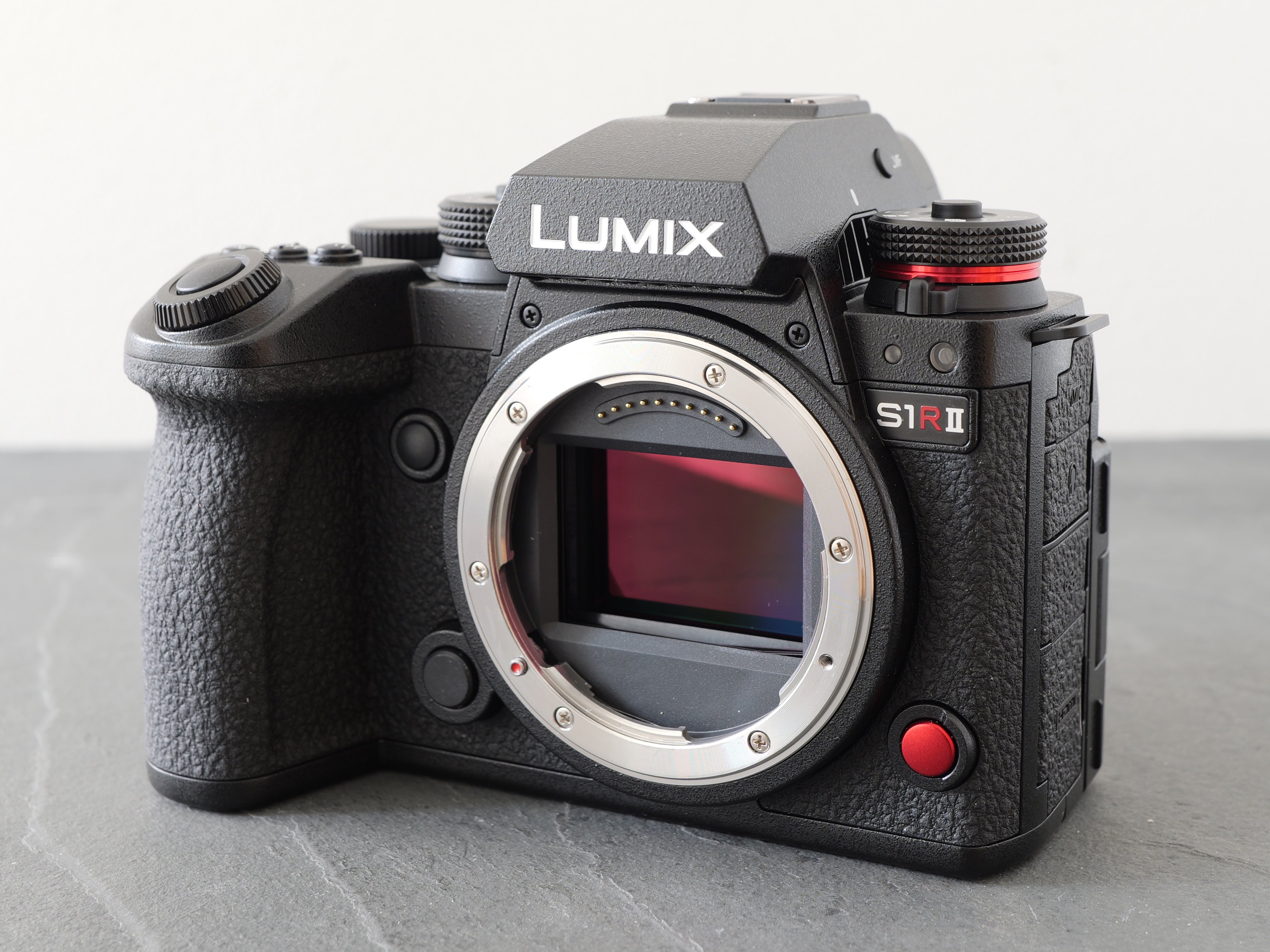 مراجعة Panasonic S1R II: كاميرا هجينة ممتازة أرخص من المعارضين