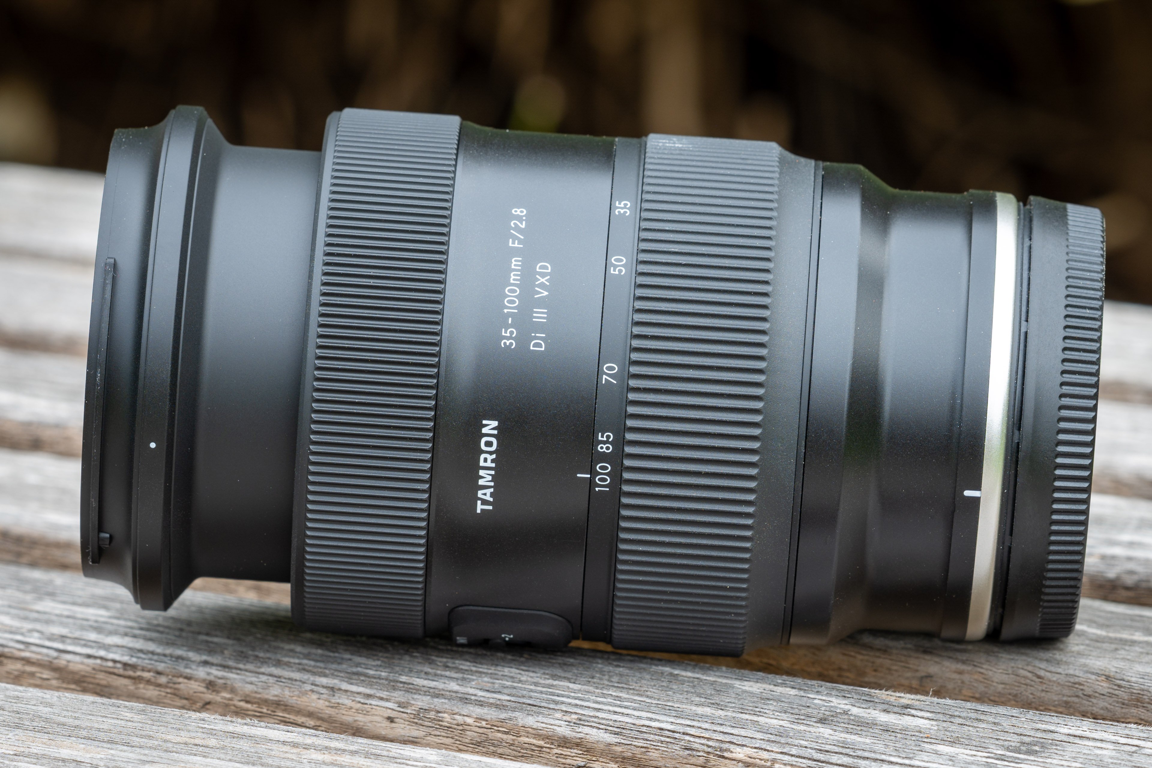 Комплект Tamron 35-100mm f/2.8 Di III VXD Комплект поставки Tamron 35-100mm f/2.8 Di III VXD