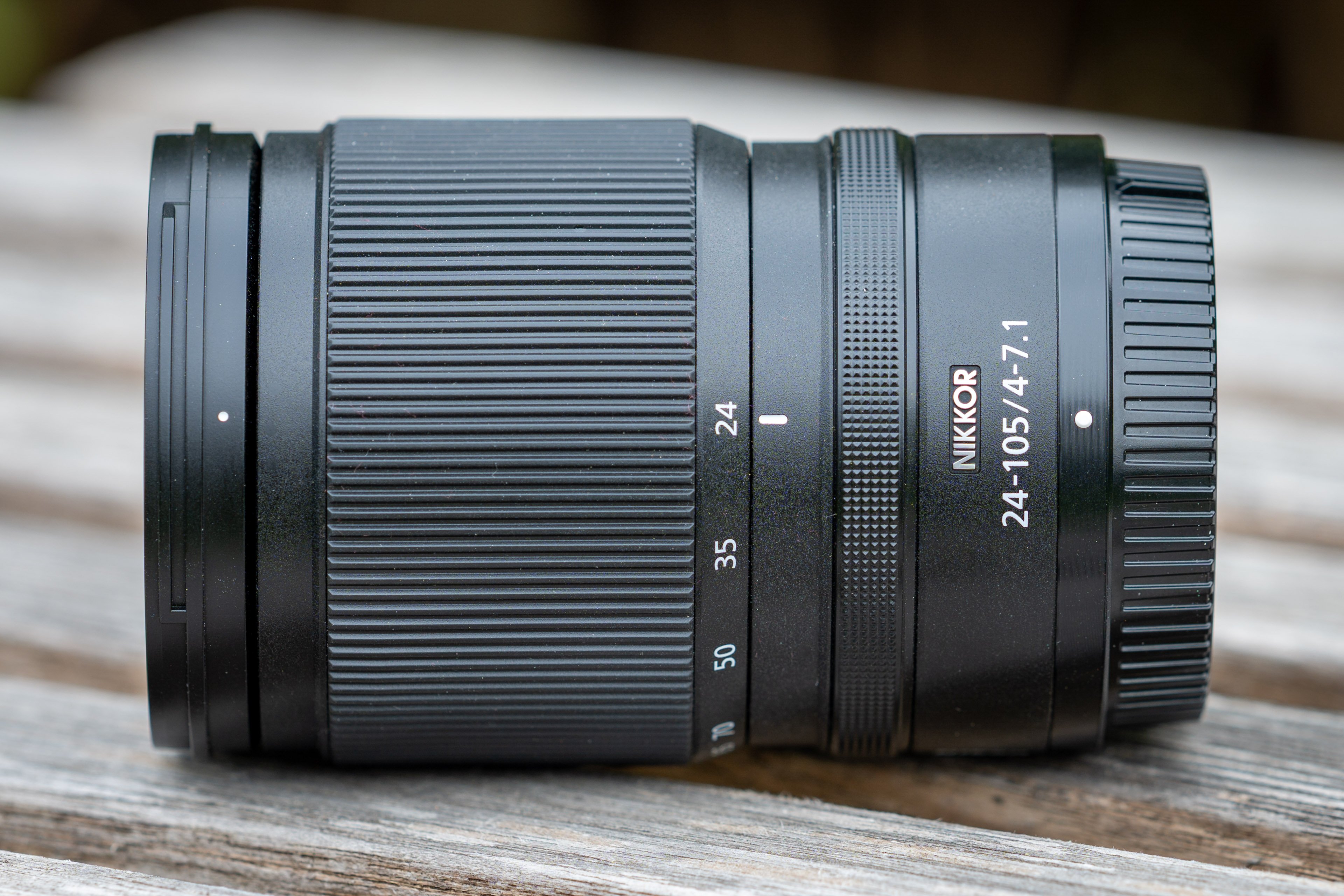 Nikon Z 24-105mm f4-7.1 вид спереди hero_NikonZ24-105_37275