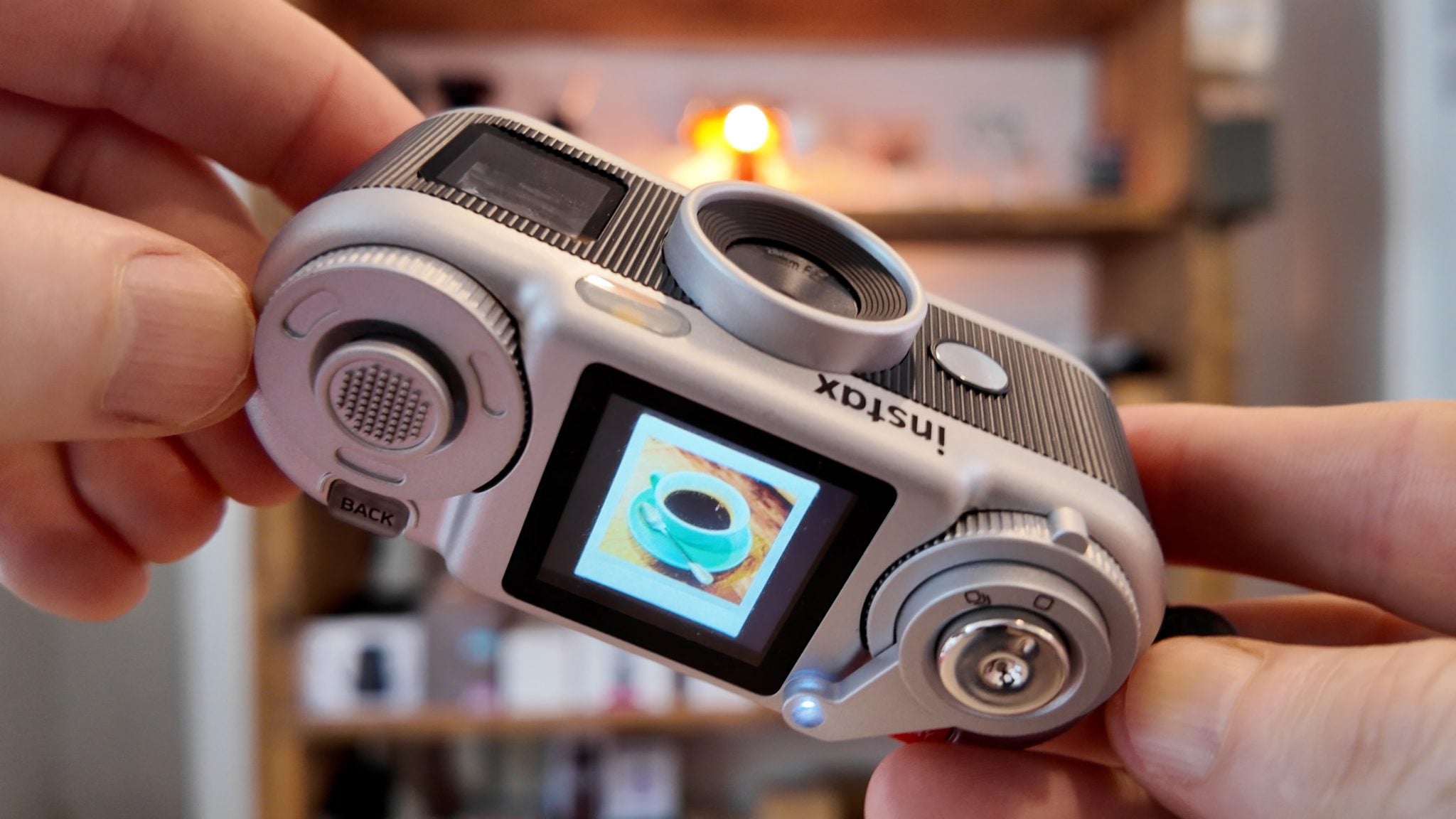 Обзор компактной камеры Fujifilm instax Pal 2: особенности новинки