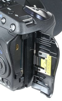 Sony A300 - card slot